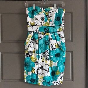 Strapless floral dress w/ pockets